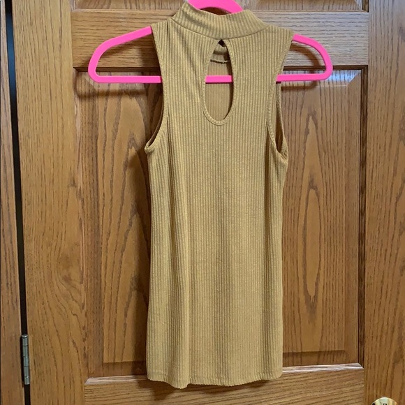 Mock neck sleeveless layering piece - Picture 2 of 2